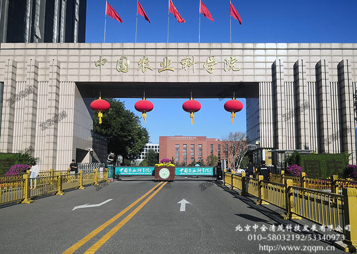 是誰將無人值守的門關管理得井然有序？